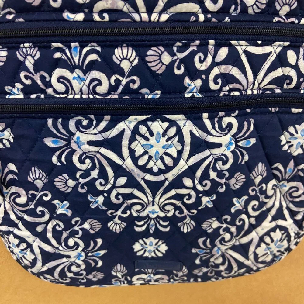 Vera Bradley- Steel Blue Medallion-crossbody bag purse - Picture 10 of 10